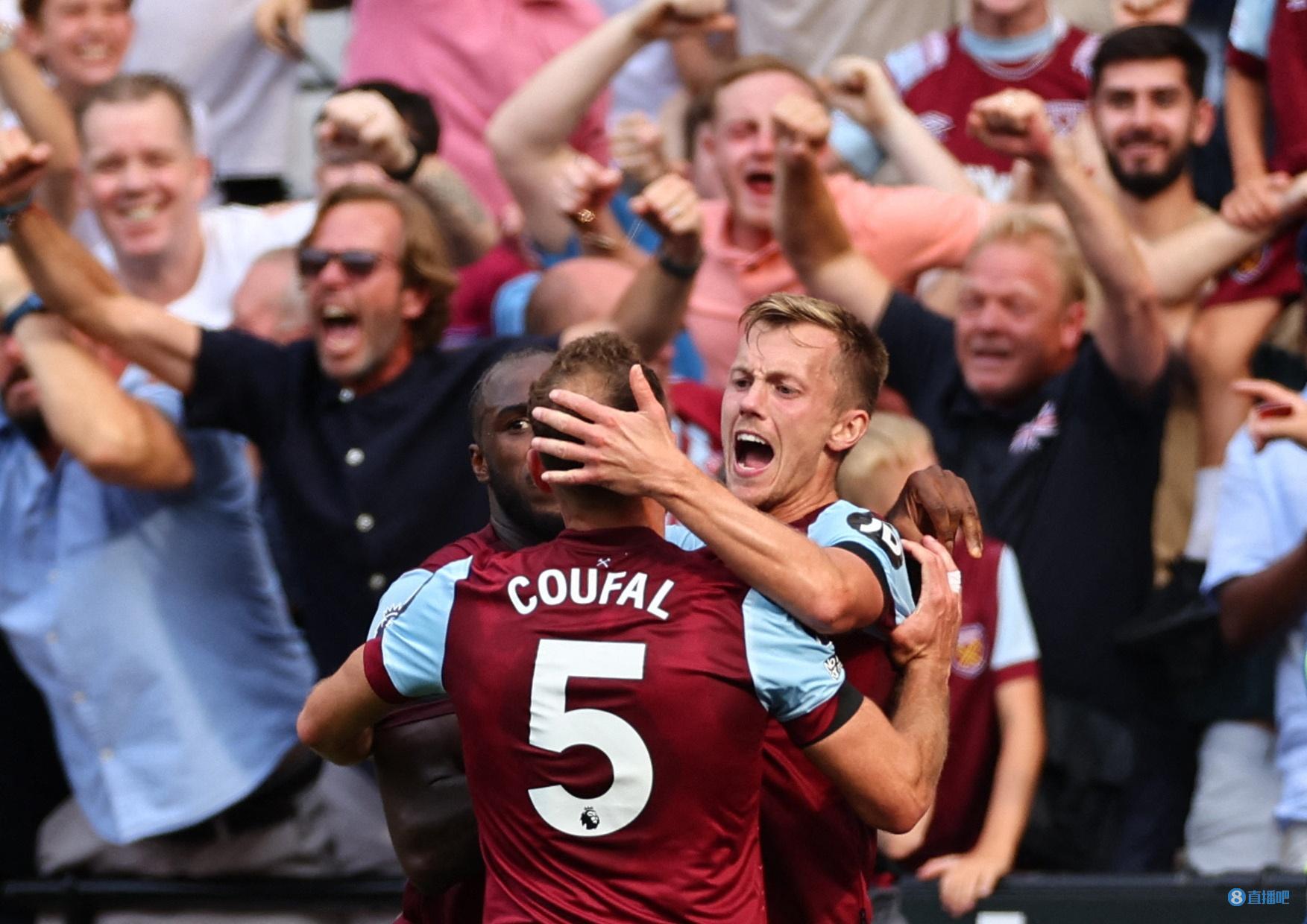 巴约身边的 巴约身边的